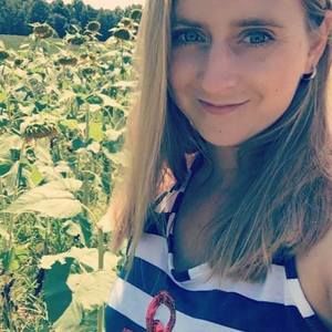 Meet your Posher, Crystal